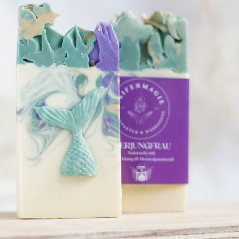Naturseife "Meerjungfrau lila" Bio-Maracujasamenöl & Ylang Ylang mit kleinem Schönheitsfehler