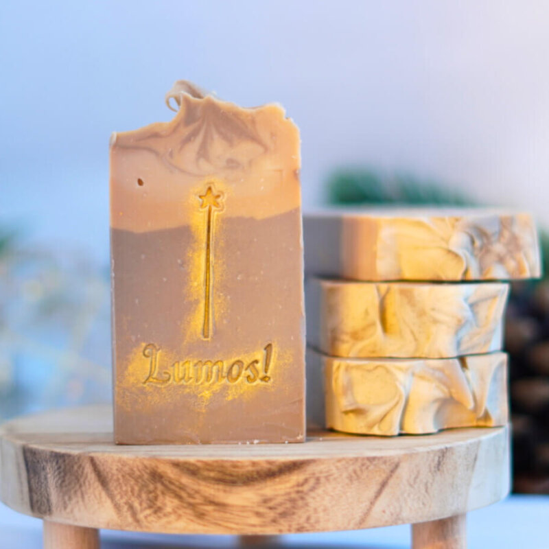 Naturseife "Teezauber" mit schwarzem Bio-Tee, Pfeffer & Vanille Naturseife "Zauberbier" mit feinem Karamellduft