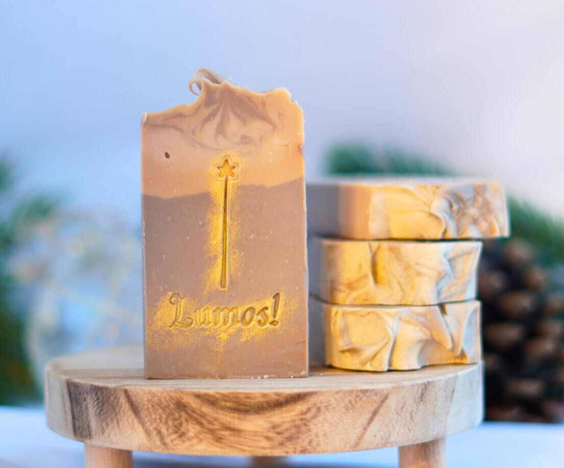 Naturseife "Teezauber" mit schwarzem Bio-Tee, Pfeffer & Vanille Naturseife "Zauberbier" mit feinem Karamellduft