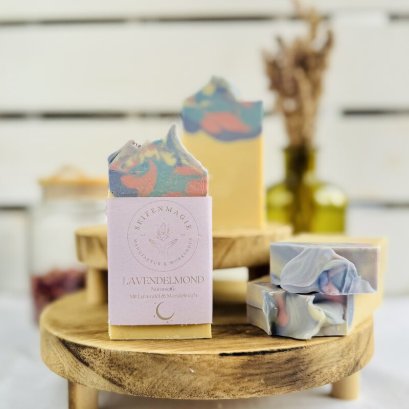 Lavendelmond Naturseife mit Mandelmilch, Lavendel und Vanilleduft