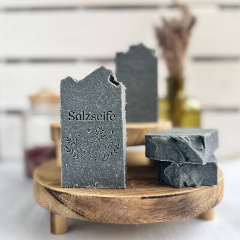 Salzliebe Lavendel Salzseife mit Lavendelöl und Aktivkohle